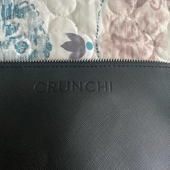 Crunchi Large Makeup bag-never used - Picture 4 of 5